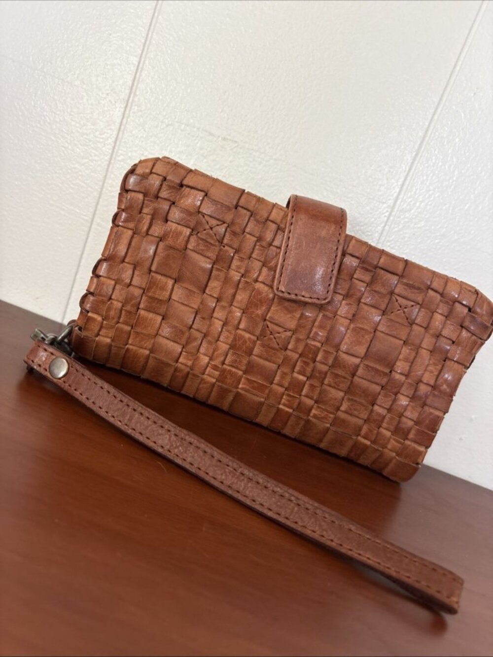 Vilenca Holland Brown Woven Leather Clutch Fold Snap Wristlet Phone Wallet